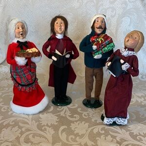Holiday Caroler Figurine Set - Red and Green
